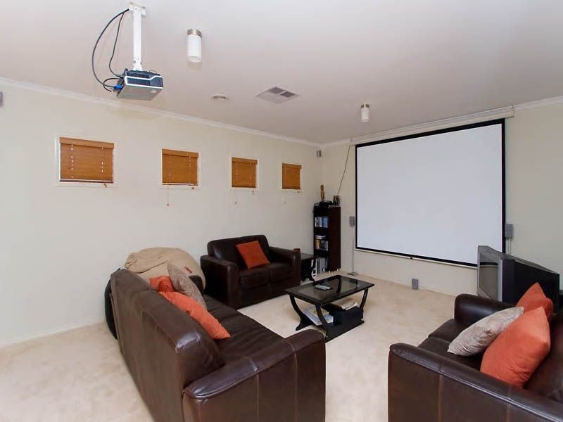 16  Jonesfield Corner , Cairnlea VIC 3023