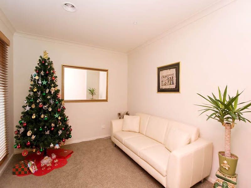 8 Pendragon Crescent, Derrimut VIC 3030