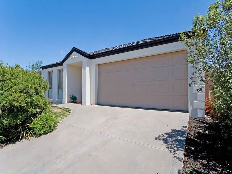9 Claretown Avenue, Caroline Springs VIC 3023