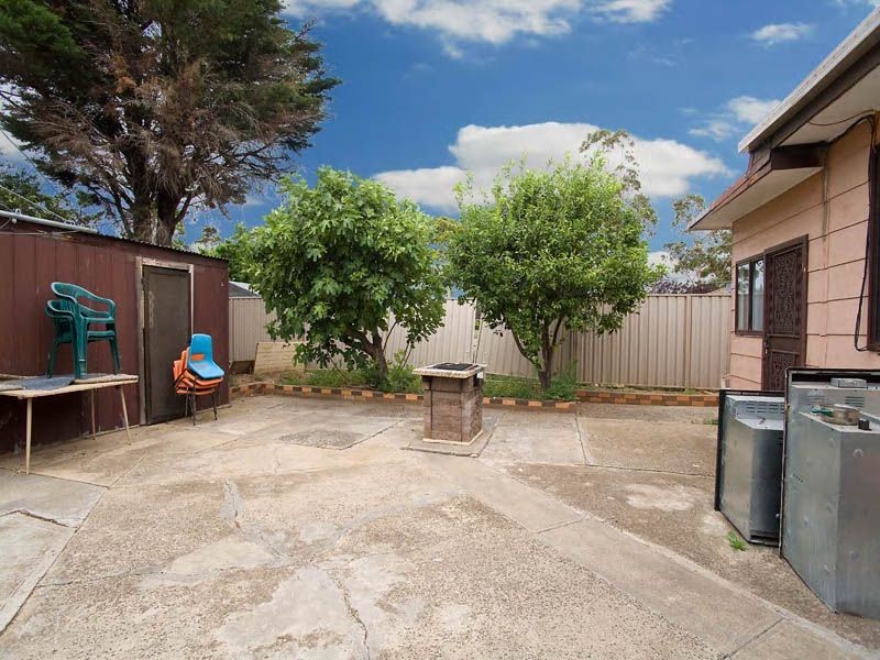 2 Ravenslea Crescent, Deer Park VIC 3023