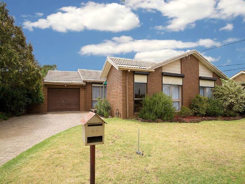 44 Aycliffe Drive, Deer Park VIC 3023