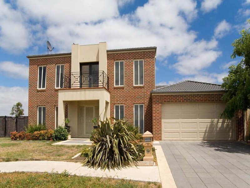 16 Herrington Turn, Caroline Springs VIC 3023