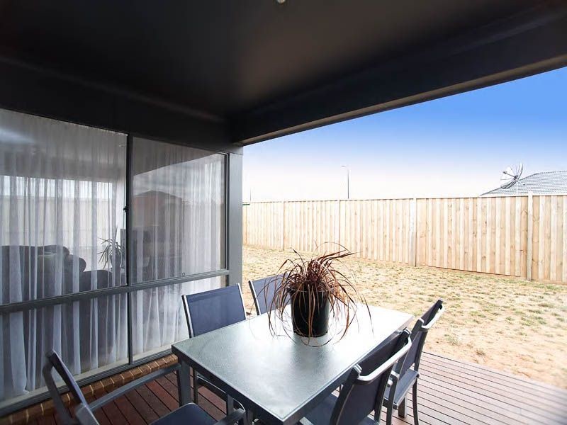 9 Roanoke Grove, St.Andrews Field, Deer Park VIC 3023