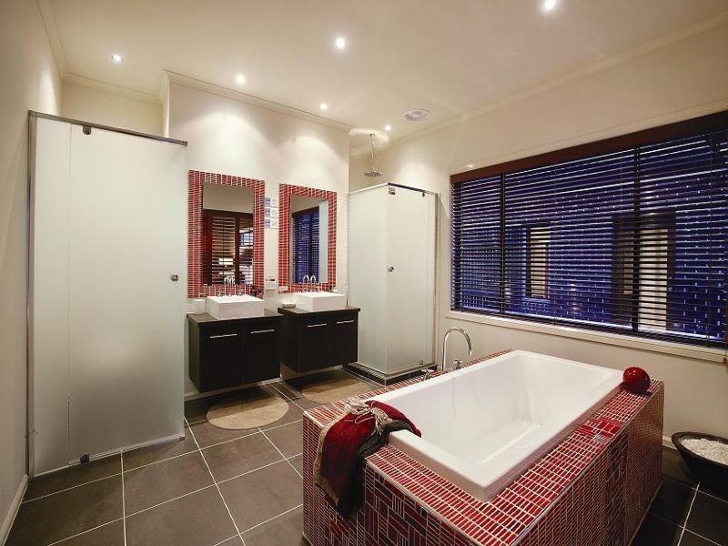 8 Selwyn Close, Caroline Springs VIC 3023