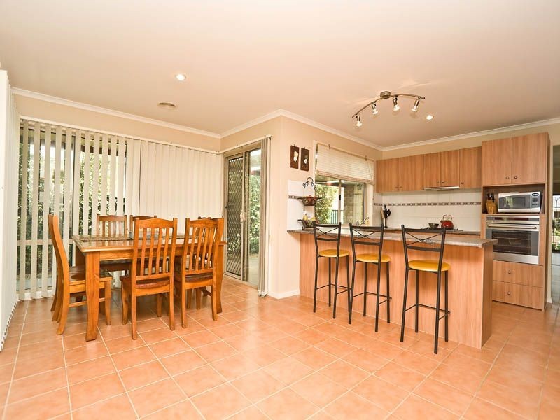 8 Charlesworth Crescent, Burnside VIC 3023