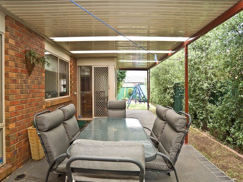 8 Charlesworth Crescent, Burnside VIC 3023