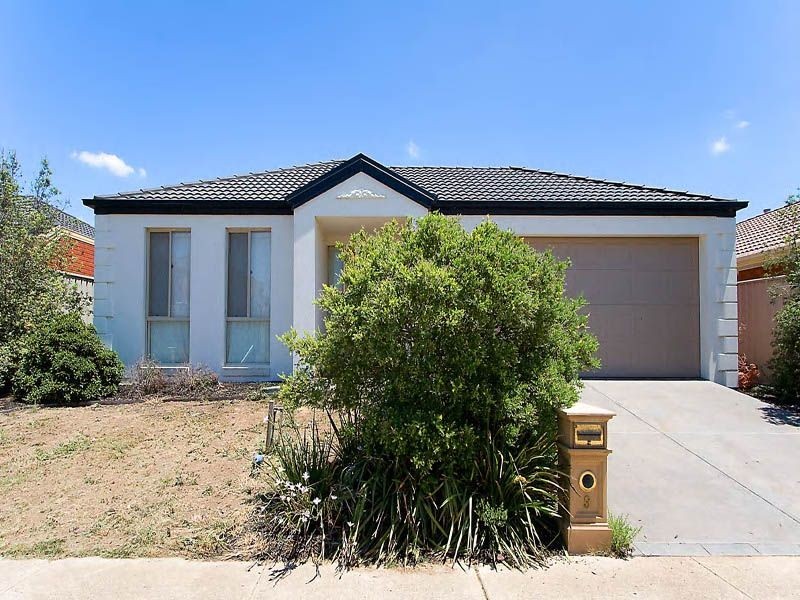 9 Claretown Avenue, Caroline Springs VIC 3023