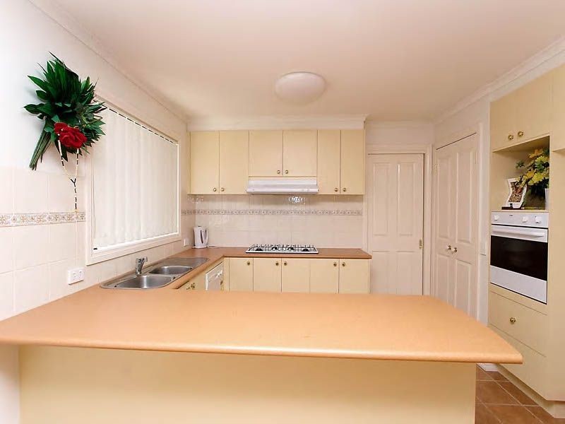 9 Claretown Avenue, Caroline Springs VIC 3023