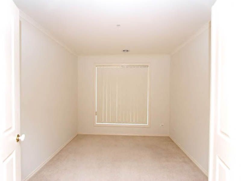 9 Claretown Avenue, Caroline Springs VIC 3023