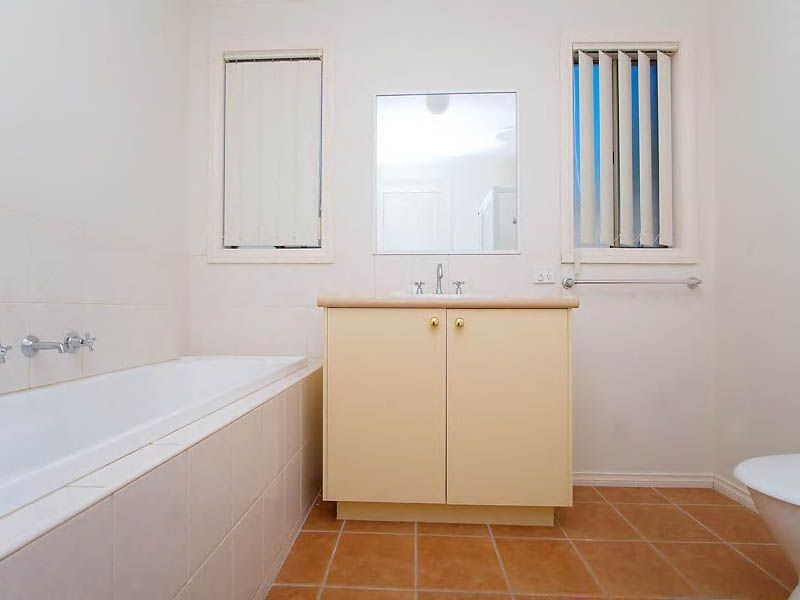 9 Claretown Avenue, Caroline Springs VIC 3023