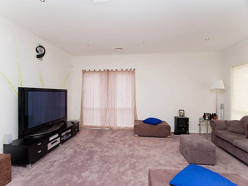 59 Dobell Crescent, Caroline Springs VIC 3023