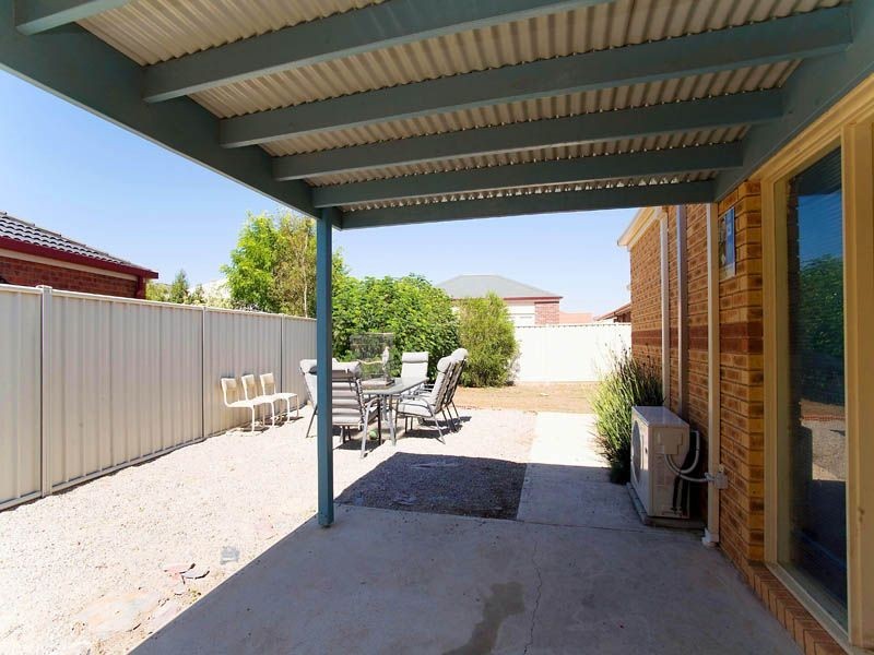 9 Bunya Close, Caroline Springs VIC 3023