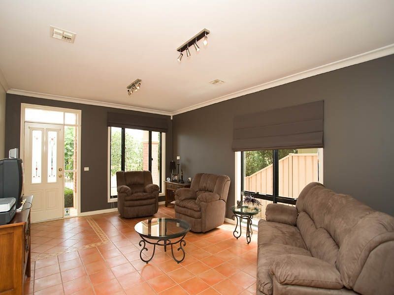 3 Lakeway Close, Caroline Springs VIC 3023