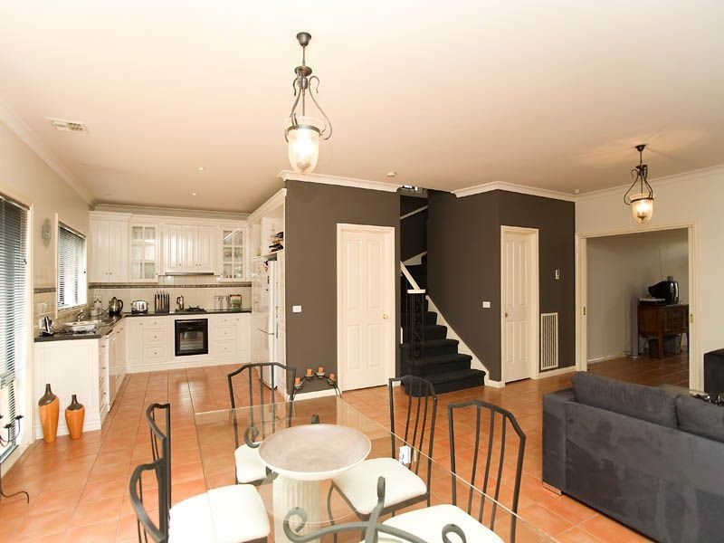 3 Lakeway Close, Caroline Springs VIC 3023