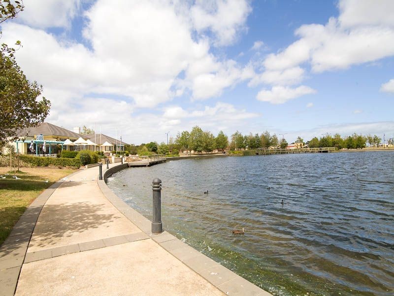 3 Lakeway Close, Caroline Springs VIC 3023