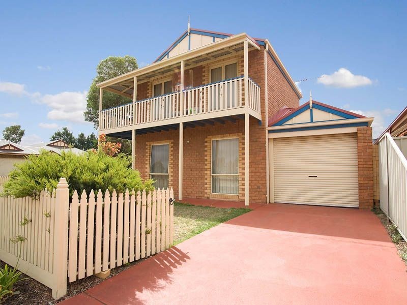 8 Spring Circuit, Caroline Springs VIC 3023