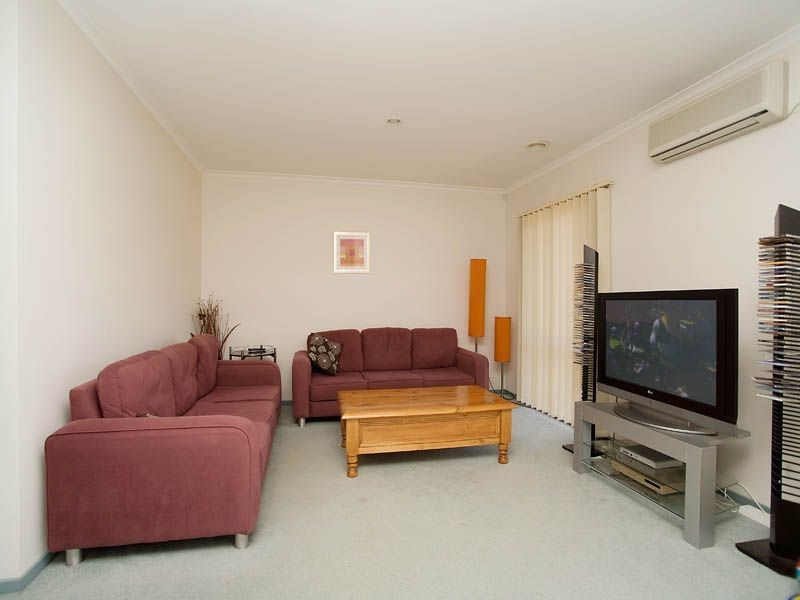 8 Spring Circuit, Caroline Springs VIC 3023