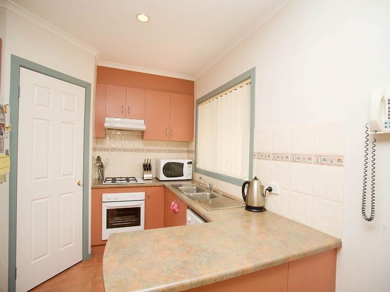 8 Spring Circuit, Caroline Springs VIC 3023