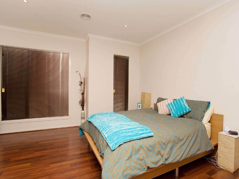 10 Lindley Avenue, Caroline Springs VIC 3023