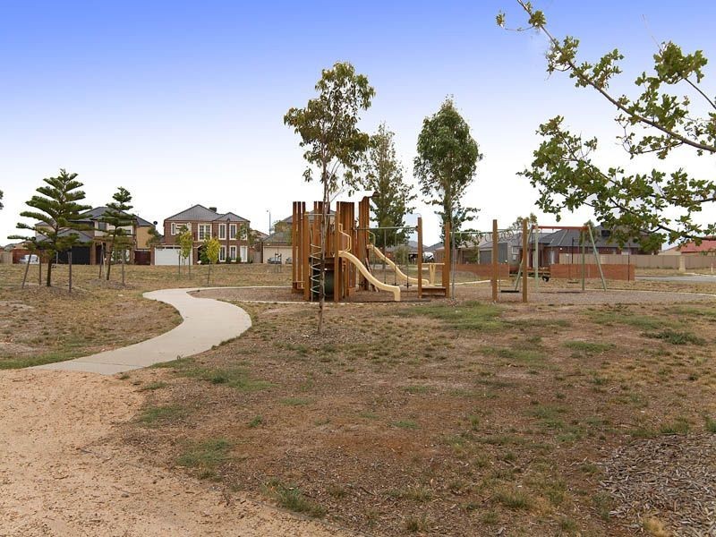 10 Lindley Avenue, Caroline Springs VIC 3023