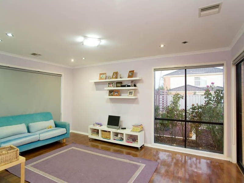 30 Stoke Heath Way, Caroline Springs VIC 3023