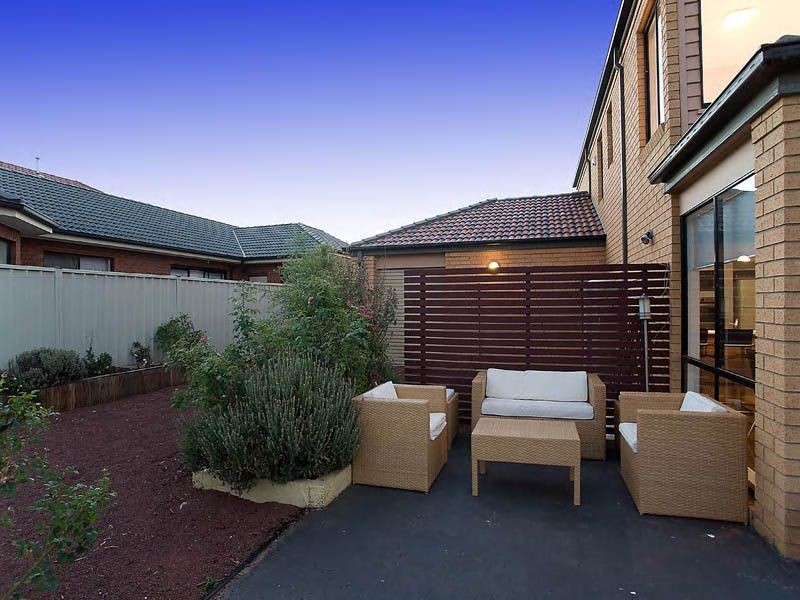 30 Stoke Heath Way, Caroline Springs VIC 3023