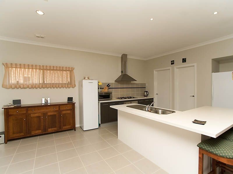 8 Errindura Place, Caroline Springs VIC 3023