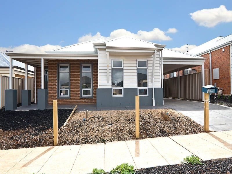 8 Bunyip Walk, Caroline Springs VIC 3023
