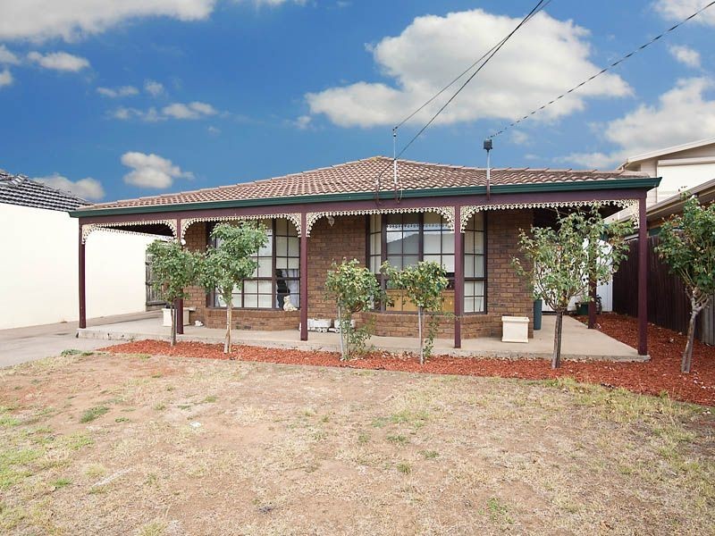 11 Carroll Street, Deer Park VIC 3023