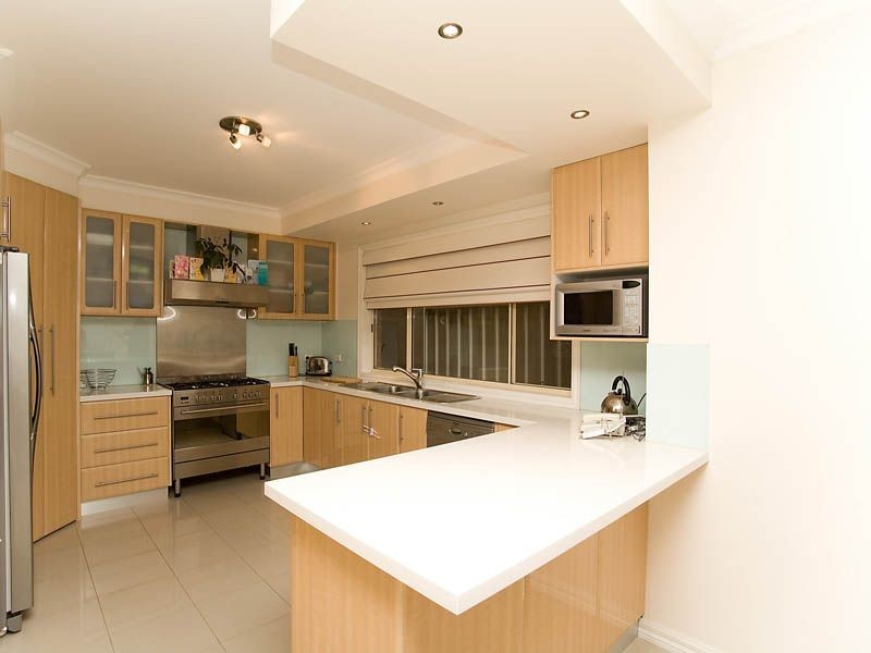 3 Caves Lane, Caroline Springs VIC 3023