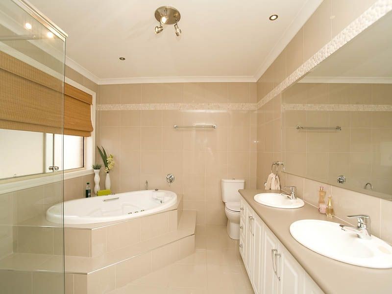 3 Caves Lane, Caroline Springs VIC 3023