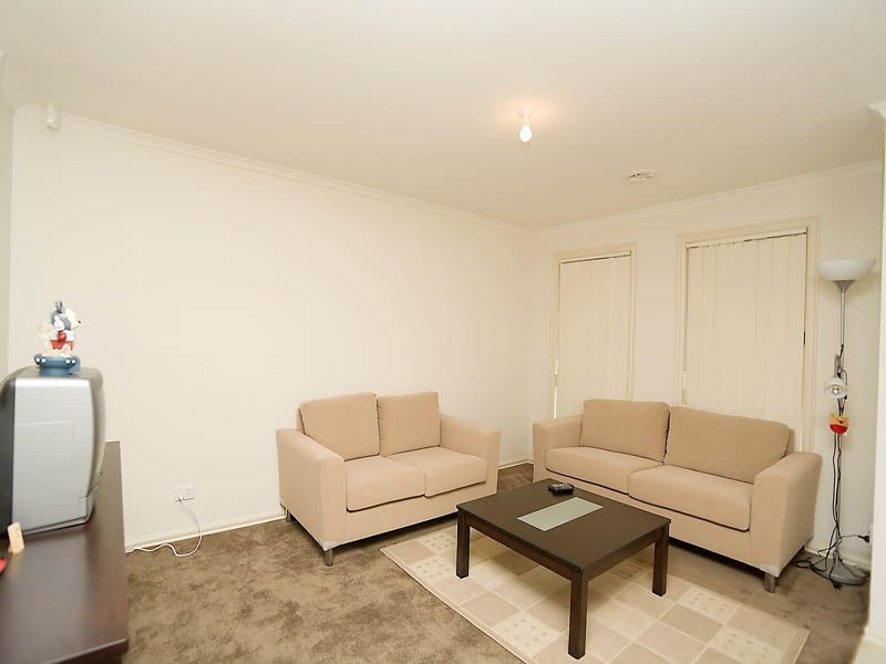 31 Clarendon Wynd, Caroline Springs VIC 3023