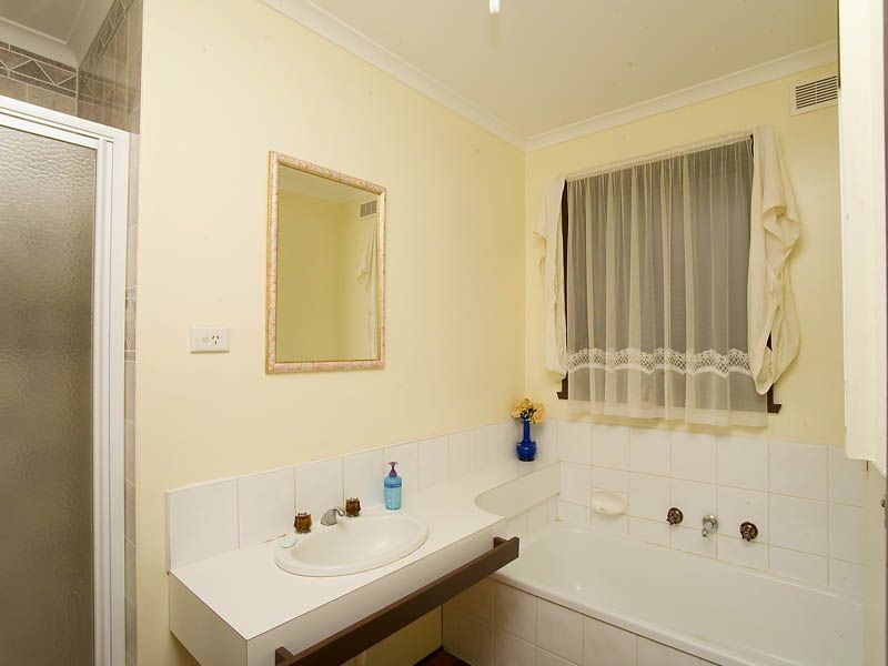 2 Telford Close, Deer Park VIC 3023