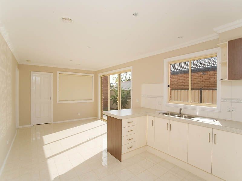 1 & 2/29 Station Road, Deer Park VIC 3023