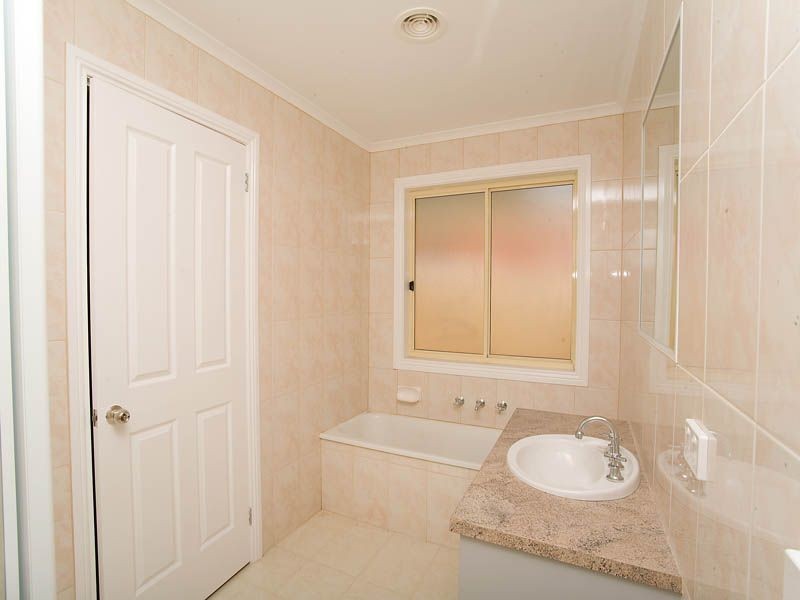 1 & 2/29 Station Road, Deer Park VIC 3023