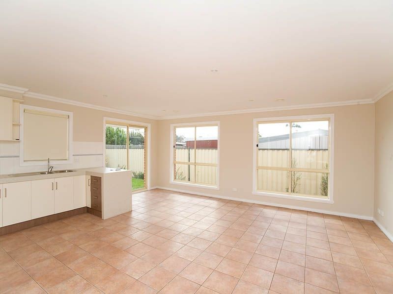 1 & 2/29 Station Road, Deer Park VIC 3023