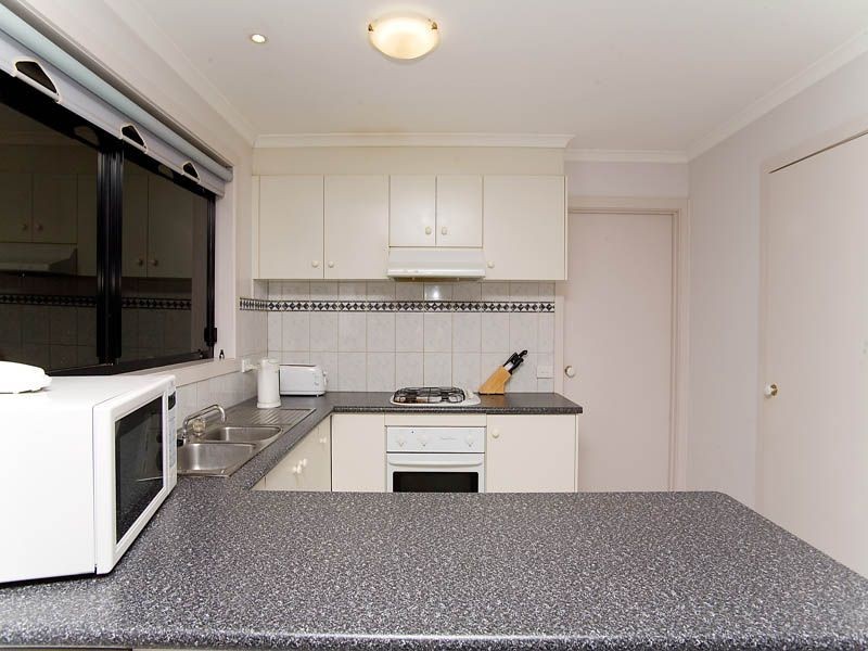 6 Flintoff Avenue, Burnside VIC 3023