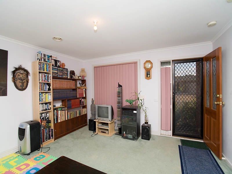 6 Flintoff Avenue, Burnside VIC 3023