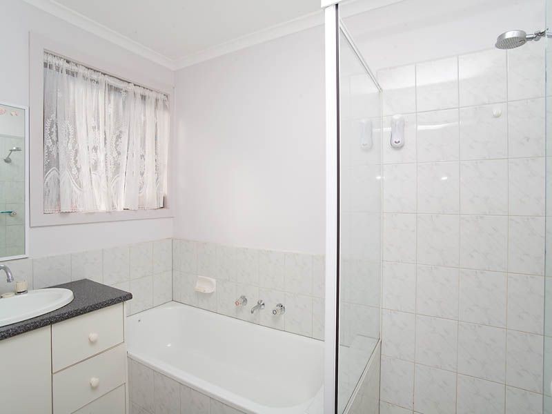 6 Flintoff Avenue, Burnside VIC 3023