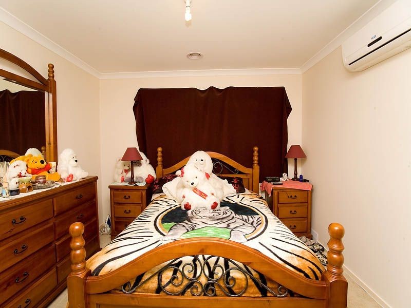26 Lyons Avenue, Burnside VIC 3023