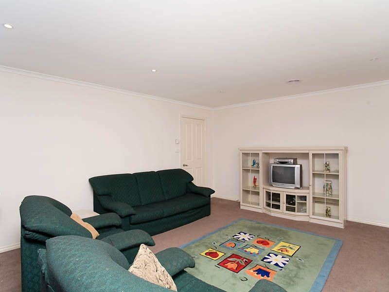 17 Gosford Gardens, Derrimut VIC 3030