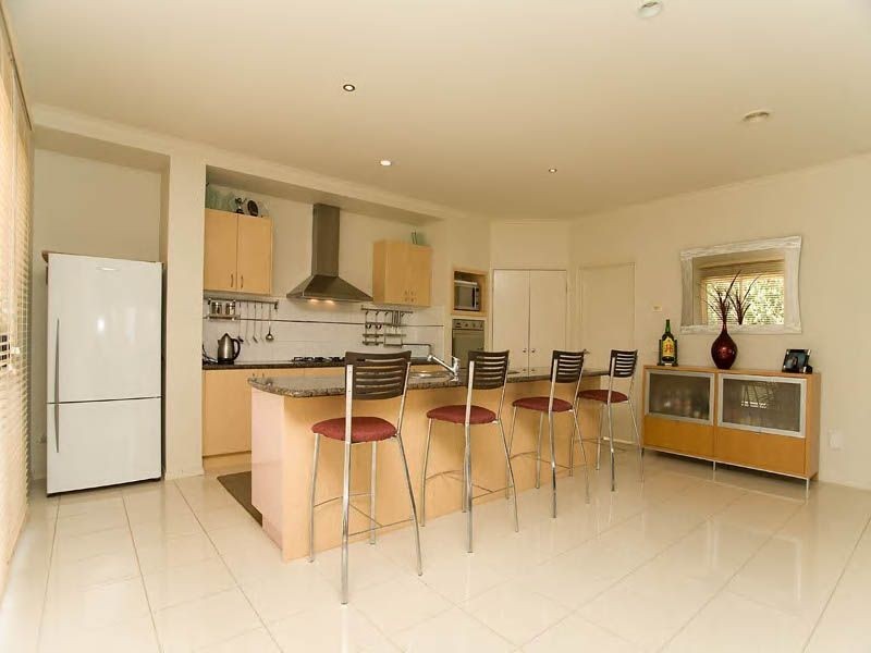 16 Herrington Turn, Caroline Springs VIC 3023