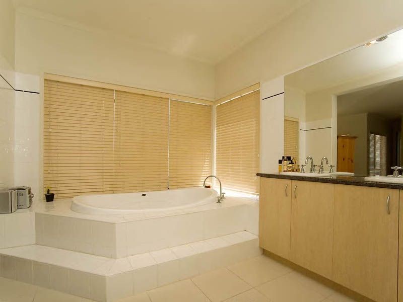 16 Herrington Turn, Caroline Springs VIC 3023