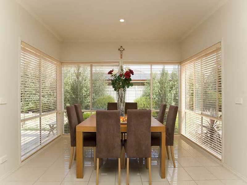 16 Herrington Turn, Caroline Springs VIC 3023