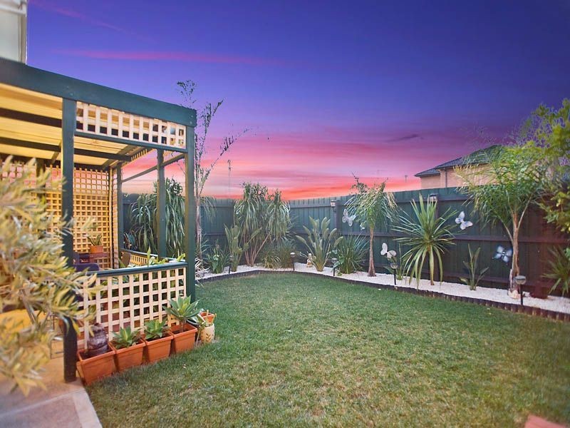 4/30 Nariel Road, Kings Park VIC 3021