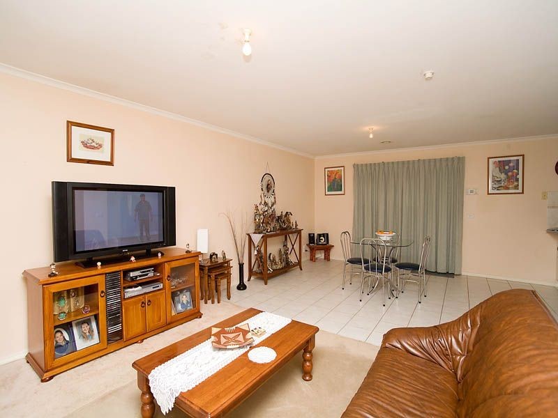 2/7 Egan Street, Deer Park VIC 3023