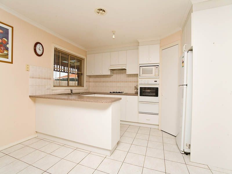 2/7 Egan Street, Deer Park VIC 3023