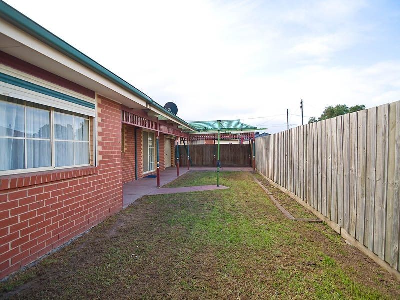 2/7 Egan Street, Deer Park VIC 3023