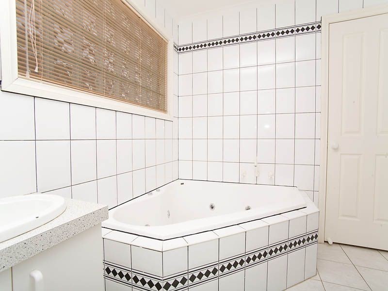 2/7 Egan Street, Deer Park VIC 3023