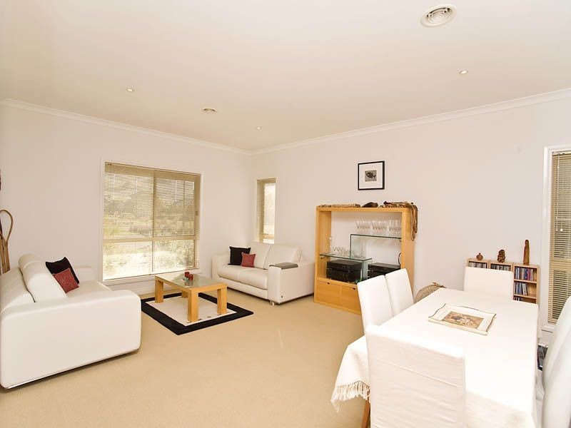 5 Dobell Crescent, Caroline Springs VIC 3023